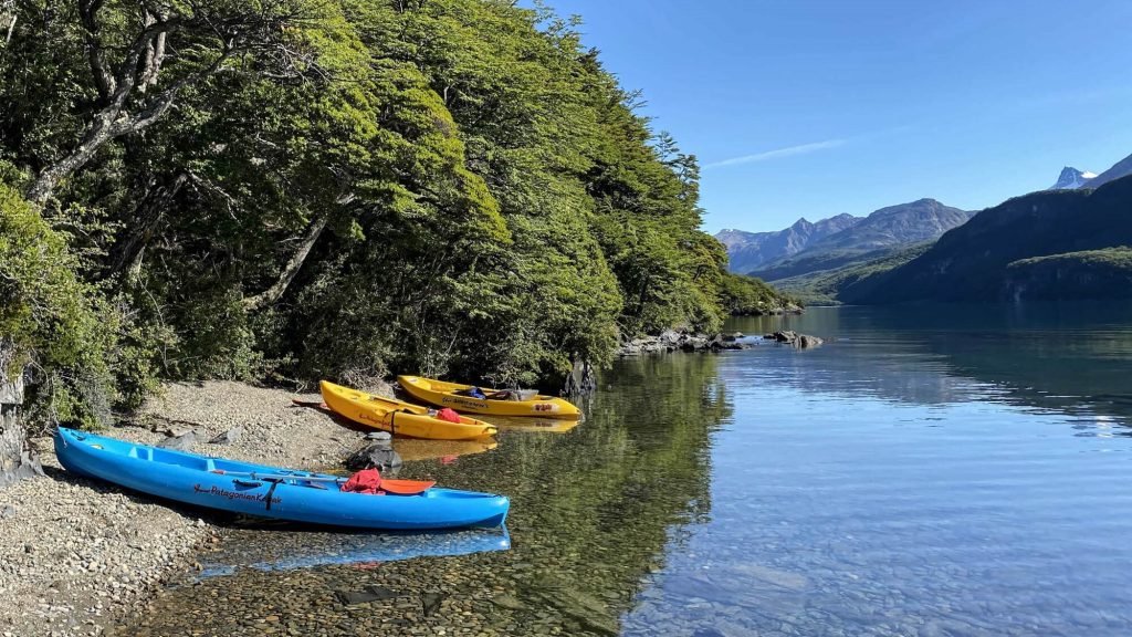 1. Kayak-lago-del-desierto-02