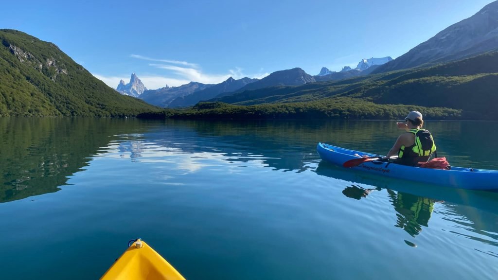 2. Kayak-lago-del-desierto-01